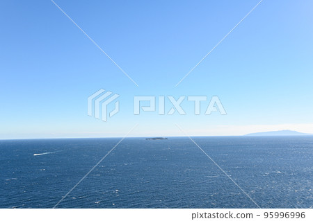 從靜岡縣熱海的小山上看初島 從靜岡縣熱海的小山上看初島 95996996