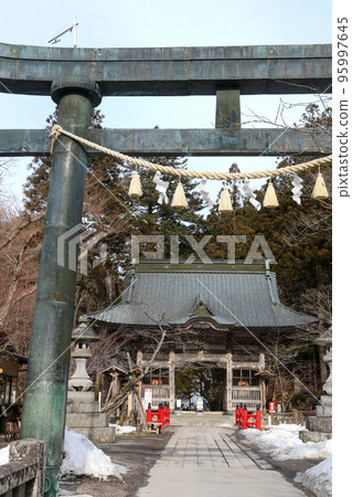 Gunma Prefecture Takasaki City Winter Haruna Shrine Torii and Zuishinmon Gunma Prefecture Takasaki City Winter Haruna Shrine Torii and Zuishinmon 95997645
