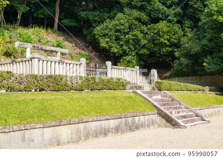 奈良市光明皇后佐保山陵墓 奈良市光明皇后佐保山陵墓 95998057