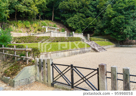 奈良市光明皇后佐保山陵墓 奈良市光明皇后佐保山陵墓 95998058