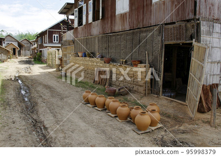 Inle Lake unglazed pottery Inle Lake unglazed pottery 95998379