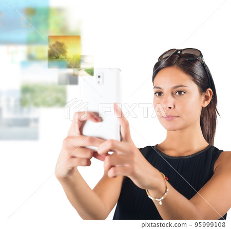 Girl makes pictures Girl makes pictures 95999108
