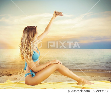 Summer selfie Summer selfie 95999387