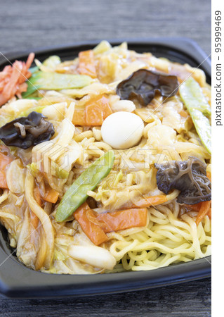 美味的五目煎炒麵 美味的五目煎炒麵 95999469
