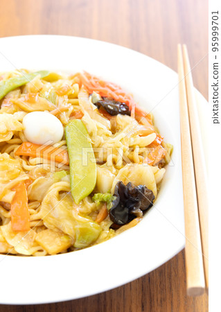 美味的五目煎炒麵 95999701