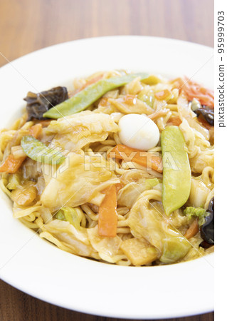 美味的五目煎炒麵 95999703