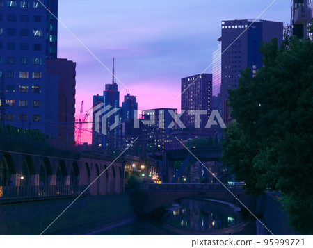 Kanda River at dusk - from Manseibashi Bridge Kanda River at dusk - from Manseibashi Bridge 95999721