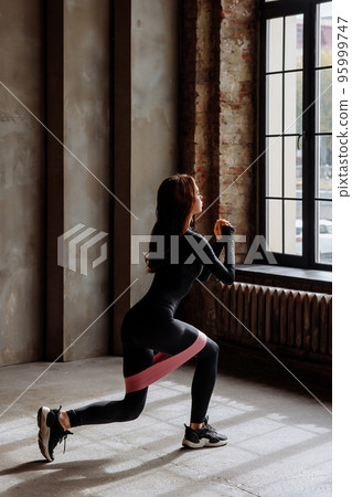 Portrait of a young woman doing sports. 95999747