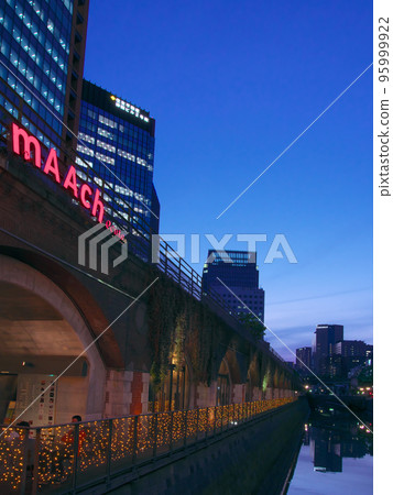 Kanda River at dusk - from Manseibashi Bridge Kanda River at dusk - from Manseibashi Bridge 95999922