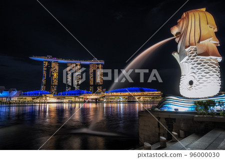 Merlion and marina bay sands Merlion and marina bay sands 96000030