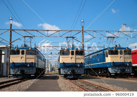EF65 electric locomotives lined up at the Ogu Rolling Stock Center EF65 electric locomotives lined up at the Ogu Rolling Stock Center 96000419