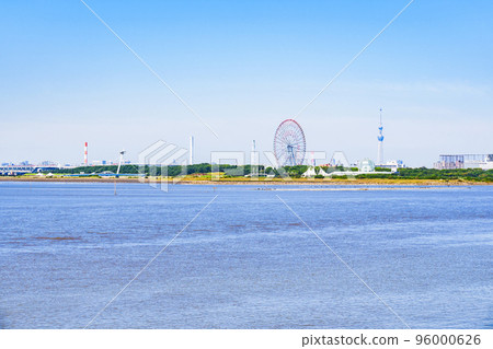 A view of Kasai Rinkai Park from the sea [a metropolitan park in Tokyo] 96000626