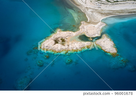 Blue Salda lake. Aerial view of beautiful white sand peninsula coast 96001678