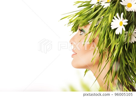 Nature beauty with fresh grass and chamomile 96005105