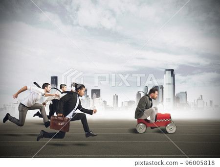 Businesspeople competing 96005818