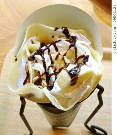 Chocolate Banana Crepe 96008125