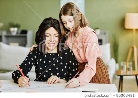 Mother And Daughter Drawing Together Mother And Daughter Drawing Together 96008481