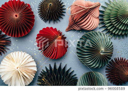 Trendy paper Christmas tree baubles Trendy paper Christmas tree baubles 96008589