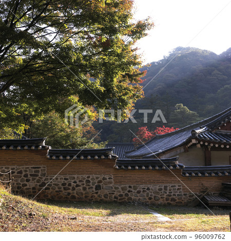 山上的秋天 山上的秋天 96009762