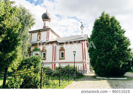 Russian orthodox church in old historical town Kolomna, Russia, Moscow area - may, 2022 96011028