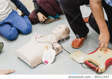 First aid cardiopulmonary resuscitation course using automated external defibrillator device, AED. 96011447