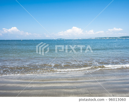 Blue sea and sky (Hayama Town, Miura District, Kanagawa Prefecture) 96013060