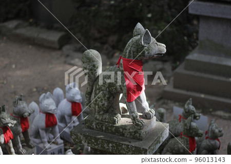 Toyokawa Inari Shrine Fox of the Reikozuka 96013143