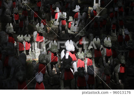 Toyokawa Inari Shrine Fox of the Reikozuka Toyokawa Inari Shrine Fox of the Reikozuka 96013176
