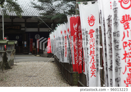 Toyokawa Inari, the approach to Reikozuka Toyokawa Inari, the approach to Reikozuka 96013223