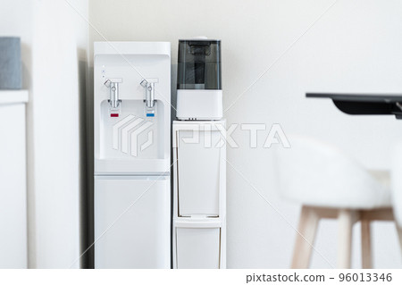 Water server and humidifier for throat care 96013346