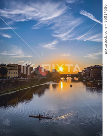 Ponte Vecchio and Arno river at sunset Ponte Vecchio and Arno river at sunset 96014580
