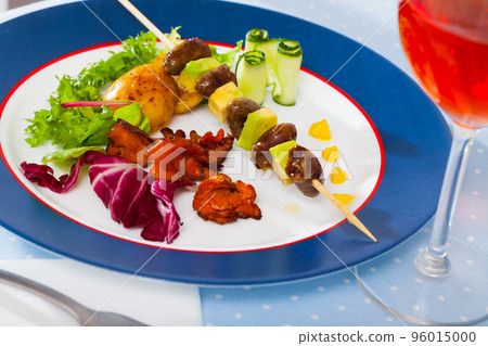 Chicken hearts on skewer with avocado Chicken hearts on skewer with avocado 96015000