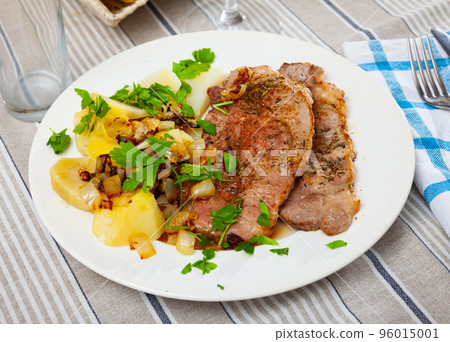 Grilled pork loin chops with boiled potato Grilled pork loin chops with boiled potato 96015001