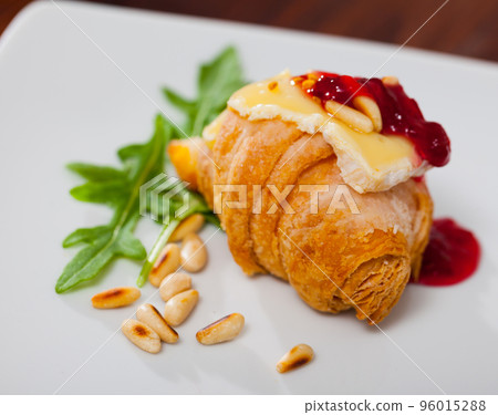 Mini croissant with camembert, jam, pine nuts Mini croissant with camembert, jam, pine nuts 96015288