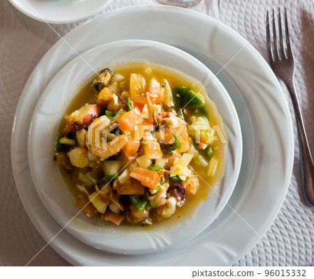 Mediterranean cuisine food, stewed prawns, mussels, calamari with vegetables 96015332