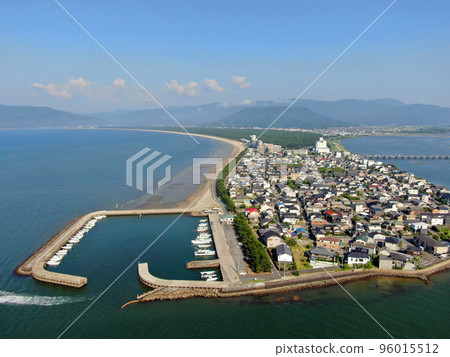 唐津市的象徵二之松原和濱崎海岸的鳥瞰圖 96015512