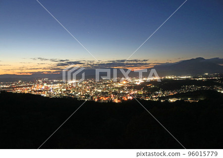黃昏時從岩山天文台看到的風景 黃昏時從岩山天文台看到的風景 96015779