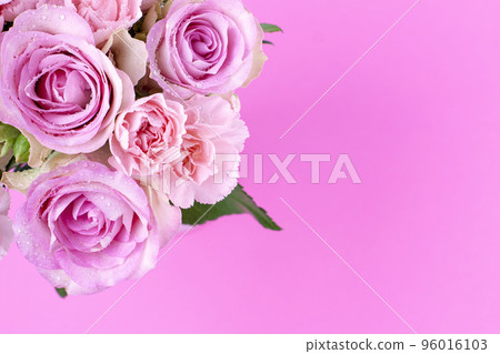 A pink bouquet with a lot of raindrops 96016103