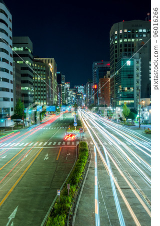 Night view image of a car running in the big city | Nagoya City, Aichi Prefecture Night view image of a car running in the big city | Nagoya City, Aichi Prefecture 96016266