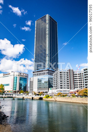 It is the cityscape of the Hiroshima station south exit. You can see the Big Front Building and Enko Bridge. Hiroshima Station is behind the building. 96017595