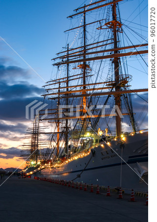 日落和日本丸 96017720