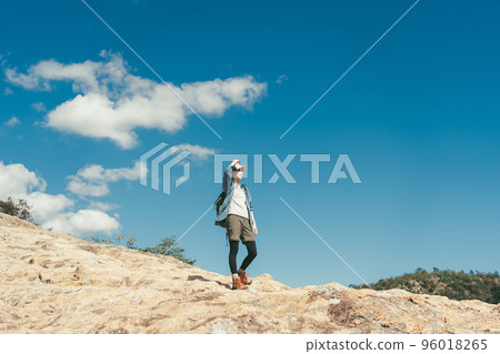 Woman to climb 96018265