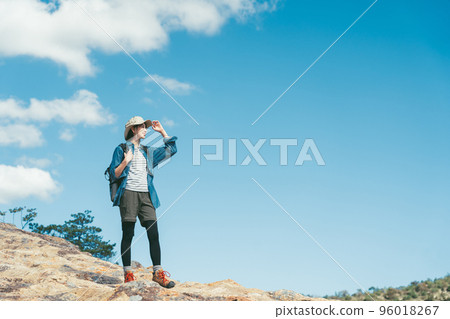 Woman to climb Woman to climb 96018267