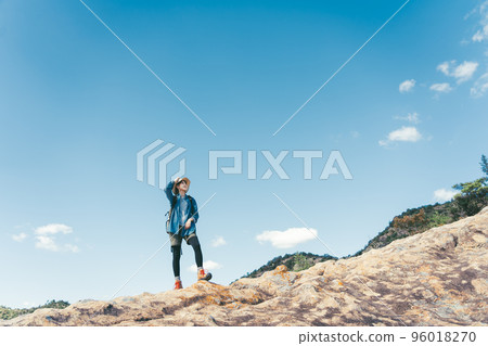 Woman to climb 96018270