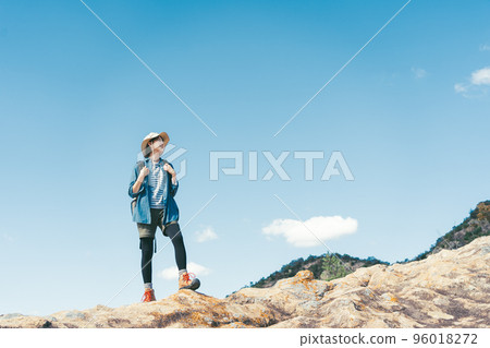 Woman to climb 96018272