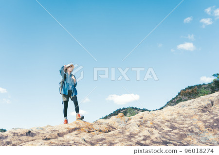 Woman to climb 96018274