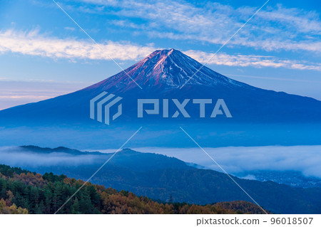 (Yamanashi Prefecture) Mt. Fuji in the morning light (Yamanashi Prefecture) Mt. Fuji in the morning light 96018507