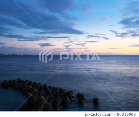 Sunset at Sunabe Beach, Chatan Town, Okinawa Prefecture Sunset at Sunabe Beach, Chatan Town, Okinawa Prefecture 96019009