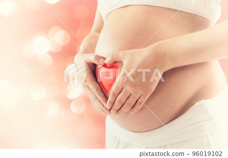 Love pregnancy 96019102