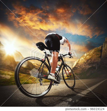 Riding between the mountains 96019124